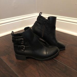 Never worn size 6 ankle boots